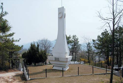 라이딩 기점이 되는 도락산 망향탑.