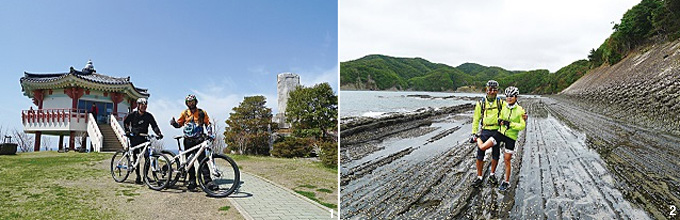 1 대마도 최북단에 세워진 한국전망대. 팔각정 옆에는 ‘조선국역관사수난비’가 세워져 있다  2 아지로의 연흔. 얕은 바다의 잔물결 흔적이 화석화 된 것으로 이런 지형을 연흔(漣痕)이라 한다