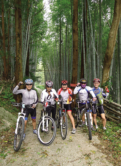 청주 ‘산마루MTB' 동호회. 가미자카공원으로 가는 대나무숲 임도