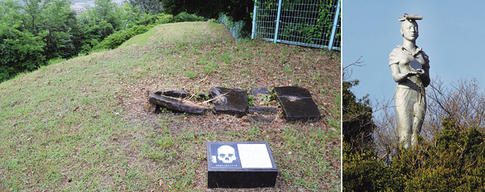 
	진가야마 고분의 원형분 정상에 있는 석관과 발굴 두개골 사진<b>(왼쪽)</b> / 두개골을 바탕으로 복원한 진가야마 고분의 주인공 모습. 높이 6.3m의 거대한 석상으로 빚어 놓았다<b>(오른쪽)</b>
