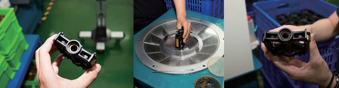 
	페달 바디에 베어링을 삽입하는 장면
