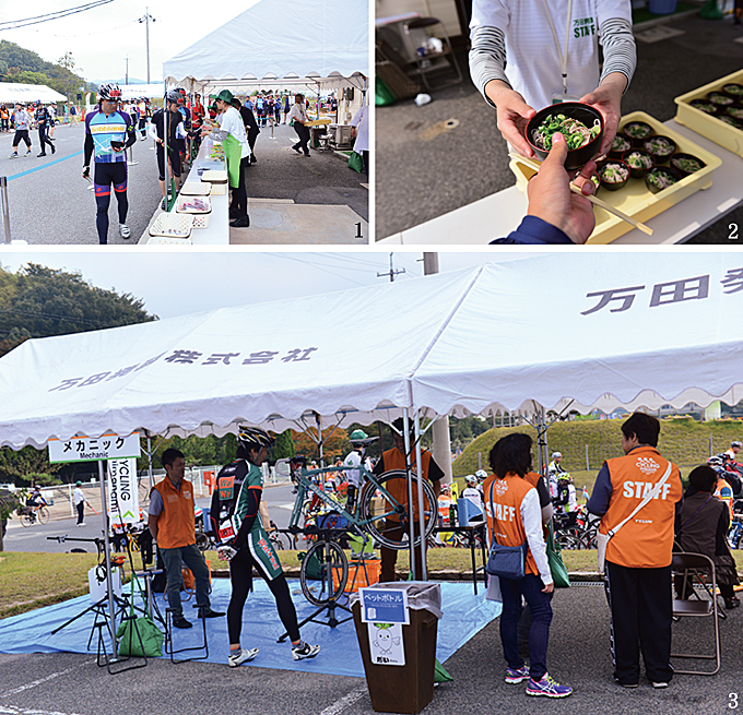 1,2 간단하게 먹을 수 있는 메밀소바와 과일, 음료수 등을 제공해 허기를 달래주었다. 3 보급소에는 자전거 정비를 위해 미캐닉 지원 부스가 항상 마련되어 있었다.