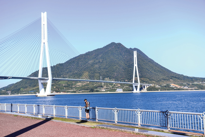 다타라대교를 보며 휴식을 취할 수 있는 시마나미 해안공원