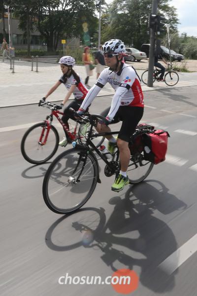 2014년 8월 10일 ‘원코리아 뉴라시아 자전거 평화 대장정’원정대원들이 독일 베를린 시내에서 시험 도로 주행을 하고 있다.