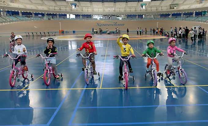 
	지난 5월 광명스피돔 인필드에서 열린 '어린이 자전거 왕' 선발대회에 참가한 어린이들
