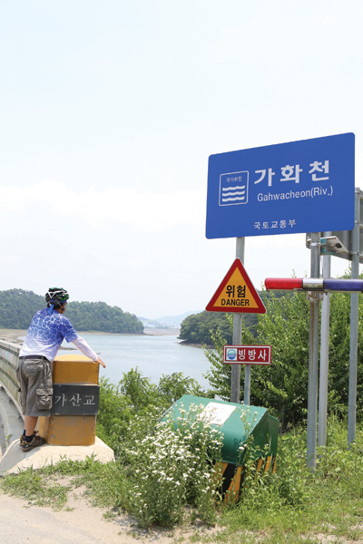 가산교가 가화천 여행의 종점이다.(사천 축동)