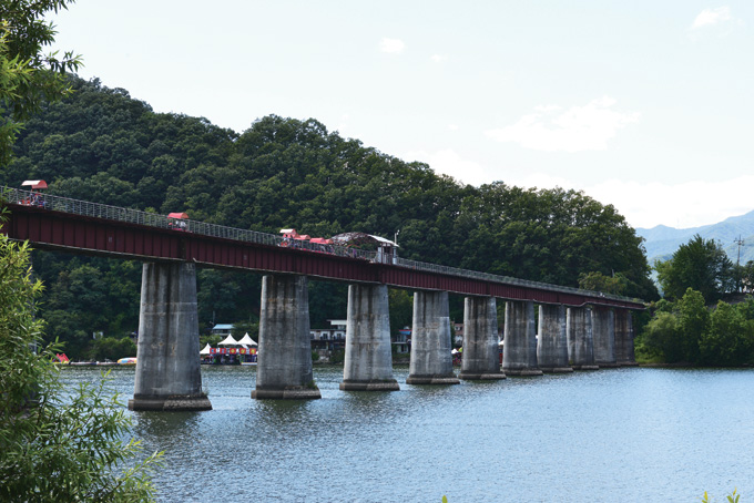 가평~춘천 간의 옛철교는 경치 좋은 레일바이크 코스가 되었다