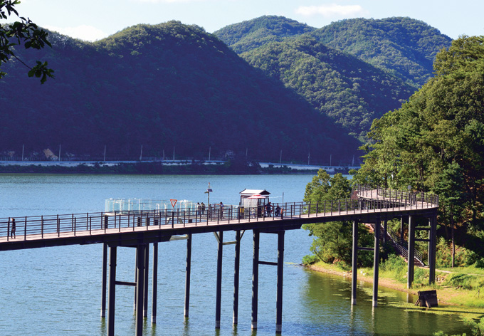 의암호 호반길의 명소가 된 스카이워크