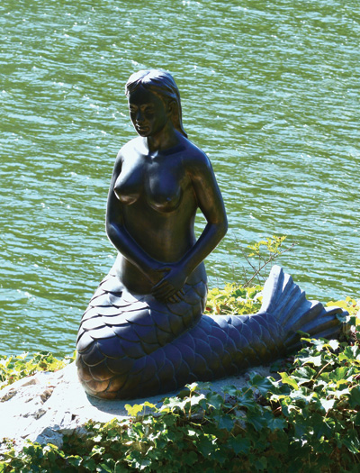 의암호에는 정말 인어가 있을까. 의암댐 옆 절벽에 있는 아름다운 인어상