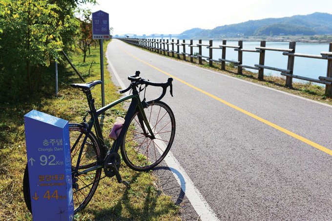 경사도 10%의 구미리고개는 남한강 구간 최고의 난관이다
