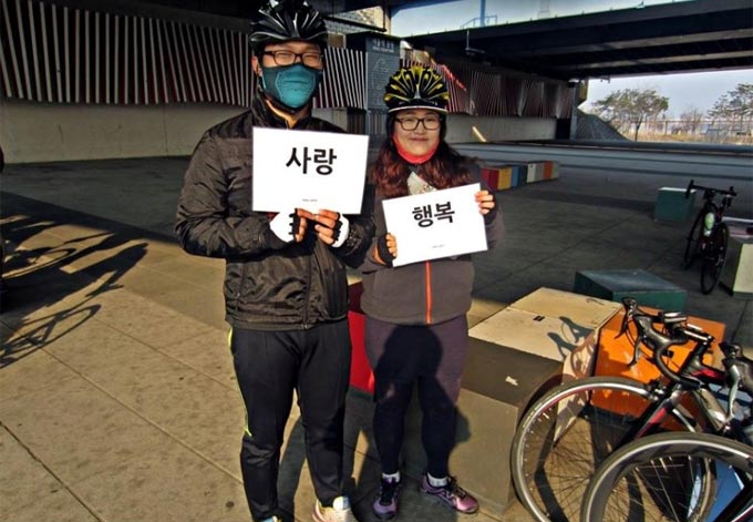 
	지난 3월 26일, ‘약속의 자전거’가 제 1회 위안부 나눔 라이딩을 개최했다.
