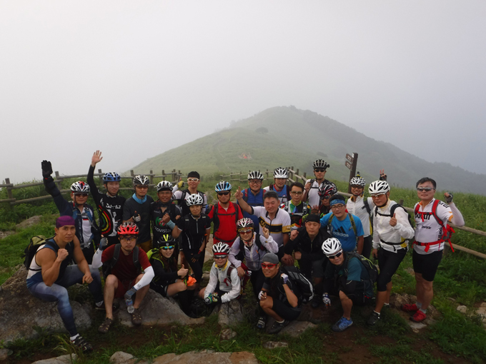 
	인터넷 카페 '자전거로출퇴근하는사람들'의 불남 팀이 정선군 민둥산에 올랐다.
