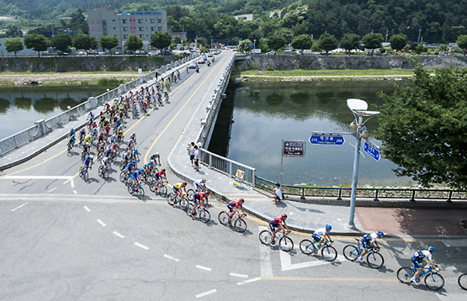 
	'투르 드 코리아 2016(Tour de Korea 2016)'이 내달 5일부터 8일간 감동의 레이스를 펼친다.
