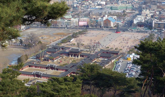 팔달산에서 내려다본 화성행궁