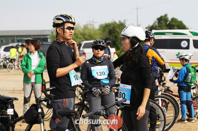 
	두 바퀴로 만끽한 DMZ, '2016 평화누리길 자전거투어 in 김포' 성료
