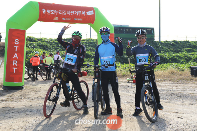 
	두 바퀴로 만끽한 DMZ, '2016 평화누리길 자전거투어 in 김포' 성료
