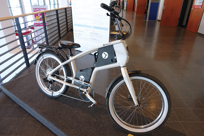 
	무게가 무겁고 대용량 모터를 사용하는 자전거는 배터리 용량도 상대적으로 늘어나야 한다. 듀얼배터리를 선택한 고성능 전기자전거
