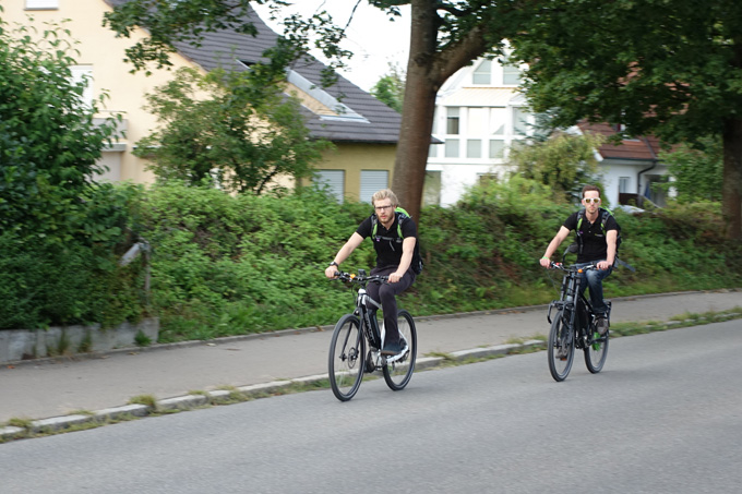 
	독일의 아침 출근길에는 전기자전거를 쉽게 만날 수 있다.
