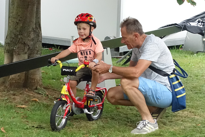 
	2016 유로바이크쇼 장에서 유럽의 어린이들은 어릴 때부터 자전거타기 교육을 받는다. 
