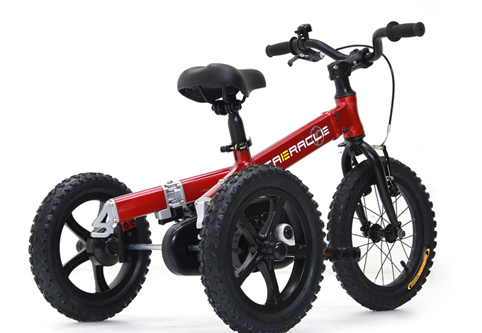 
	2단계 세발자전거는 안장에 설치했던 조향장치와 유아시트세트를 모두 제거한 리얼 체인 세발자전거 형태로 아이가 스스로 운전할 수 있다.

