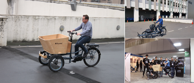 
	이삼사의 자전거를 시승중인 관람객들. 관람객들의 호평과 함께 수출계약으로 전세계로 뻗는 교두보를 마련했다.
