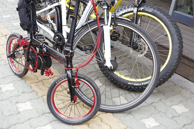 
	여행용 자전거는 휠의 크기와 타이어폭 선택이 중요하다.

