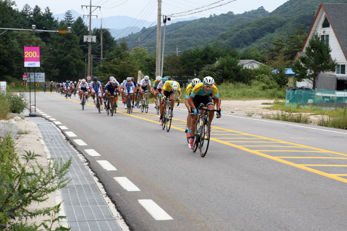 
	이번 대회는 국제사이클연맹(UCI) 공인 청소년 국가대항전으로, 카자흐스탄 주니어 팀과 세계 주니어 랭킹 11위인 일본 주니어 팀 등이 참가해 대회의 위상을 한층 높였다는 평가를 받고 있다.
