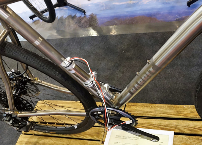
	비박스 구동시스템을 적용한 티타늄 자전거
