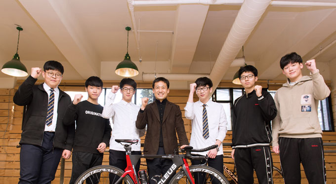 건대부고 자전거동아리반은 6년 전에 신설되어 매년 기초반 교육을 받고 여름에는 부산까지 국토종주를 함께 하고 있다. 학교 자전거생활체육에 가장 모범이 되는 사례라고 할 수 있으며 촬영에 협조해준 자전거동아리반 학생들과 이수희 지도 선생님께 감사드린다.