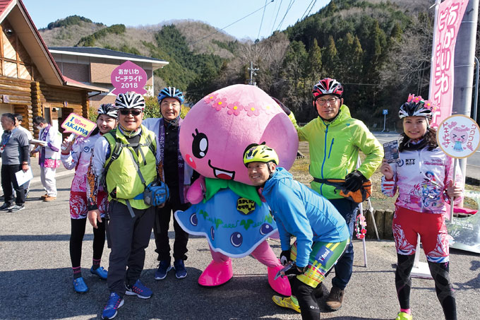 
	복숭아와 함께 모두가 어우러졌던 피치라이드 폐막식.
