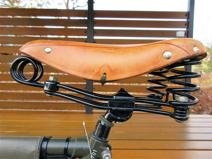 튼튼한 가죽 스프링 안장