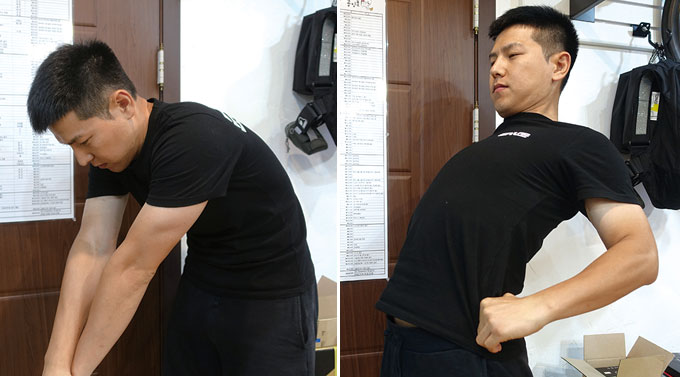 가슴이 앞쪽으로 모이면서 오므라들도록 모은 뒤에, 천천히 어깨와 팔을 벌리듯이 펴면서 등까지 쭉 펴자. 전체적인 동작은 천천히 하면 된다.