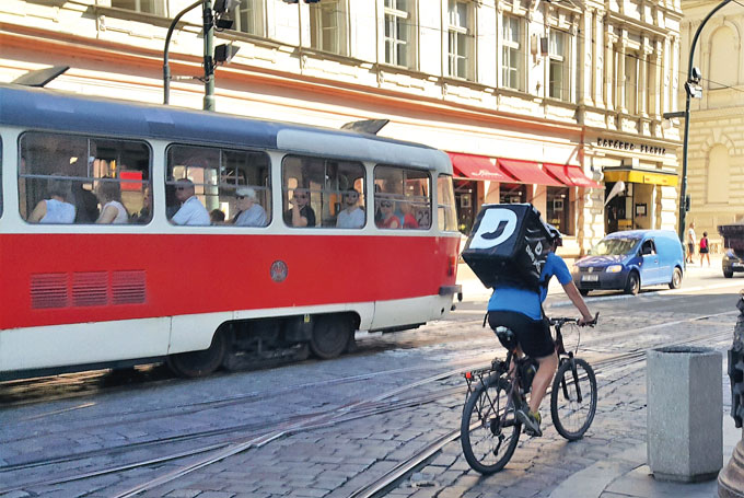 
	체코의 자전거 피자배달원
