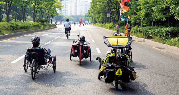서울자전거대행진에 참여한 전동 리컴번트 동호회