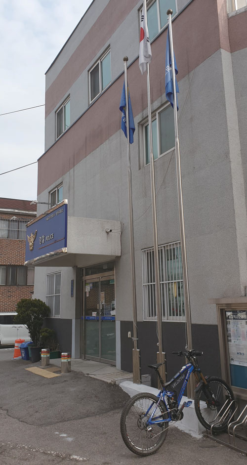 CC 카메라가 있는 지구대 앞에 세워두면 도난 걱정 뚝!