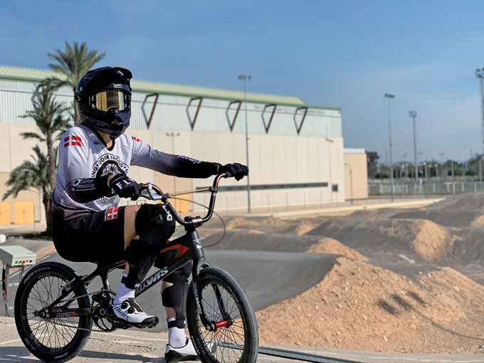 
	BMX 덴마크 여자대표인 시모네 크리스텐슨
